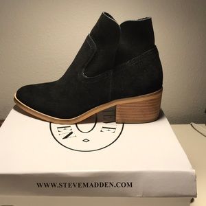 Steve Madden Leo Black Suede booties